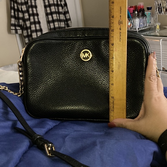 Michael Kors Black Crossbody. - Picture 5 of 7